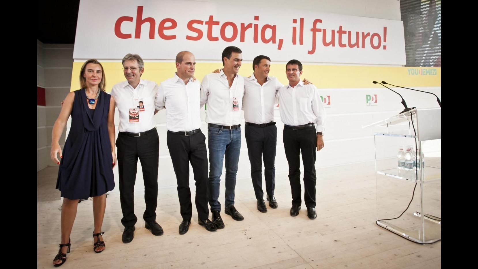 Valls sul palco con Renzi: Grazie a Matteo sentiamo voce della sinistra