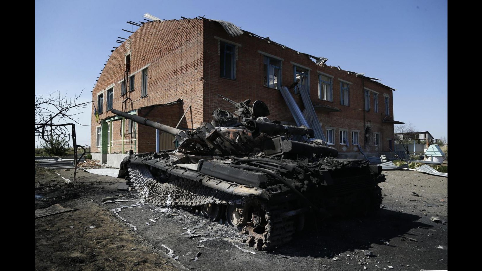 Ucraina, forti esplosioni vicino aeroporto Donetsk