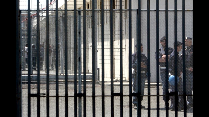 Camorra, chiedono il pizzo per aiutare i detenuti della cosca