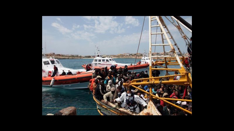 Crotone, sbarchi arrestato scafista quindicenne