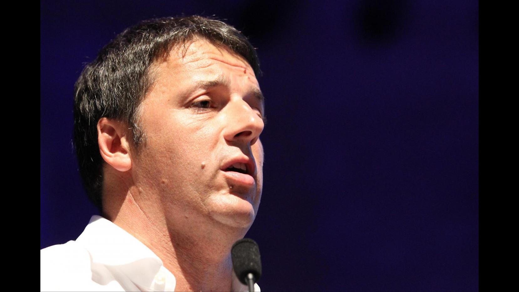 Ucraina, Renzi arrivato in Galles: riunione G5-Poroshenko a summit Nato