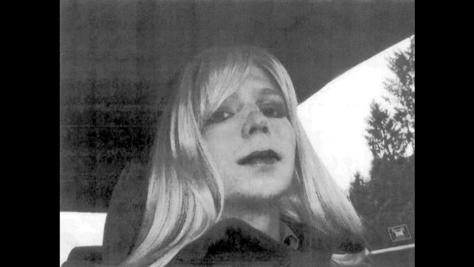 Usa, Chelsea Manning denuncia esercito: mancate cure per disforia genere