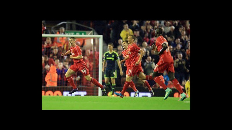 Coppa di Lega inglese, Liverpool di Balotelli avanti dopo 30 rigori. Arsenal fuori