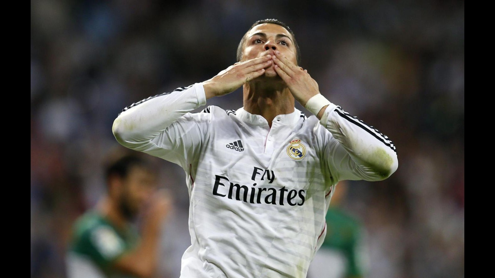 Liga: Real Madrid va sotto ma supera 5-1 l’Elche, poker di Ronaldo