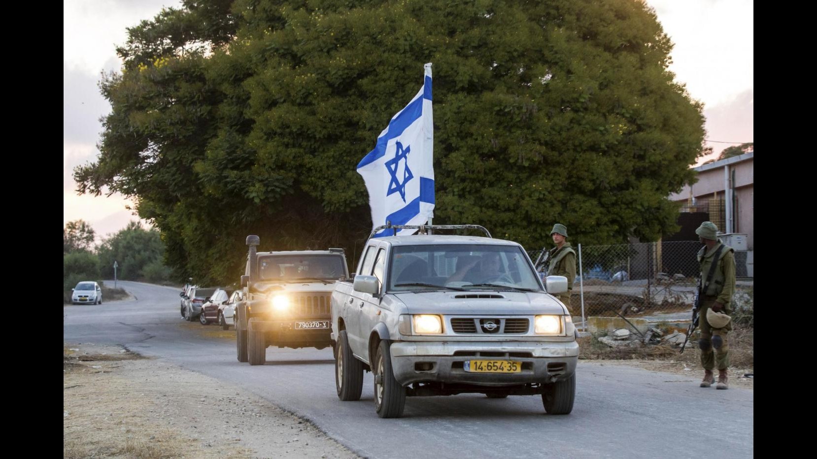 Medioriente, Israele abbatte caccia della Siria sul Golan