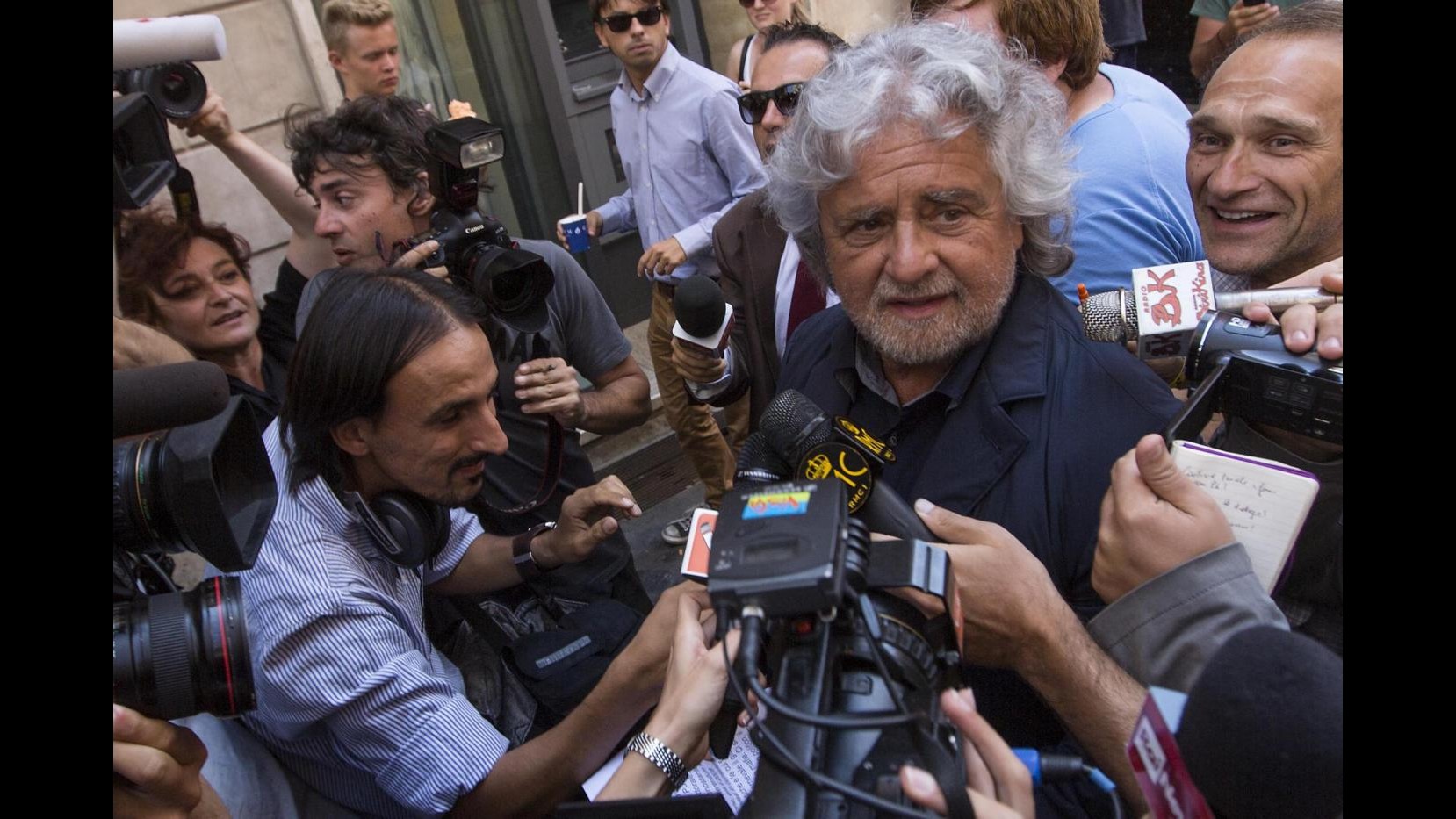 Lavoro, Grillo: Renzi da paladino art.18 a ultraberlusconiano