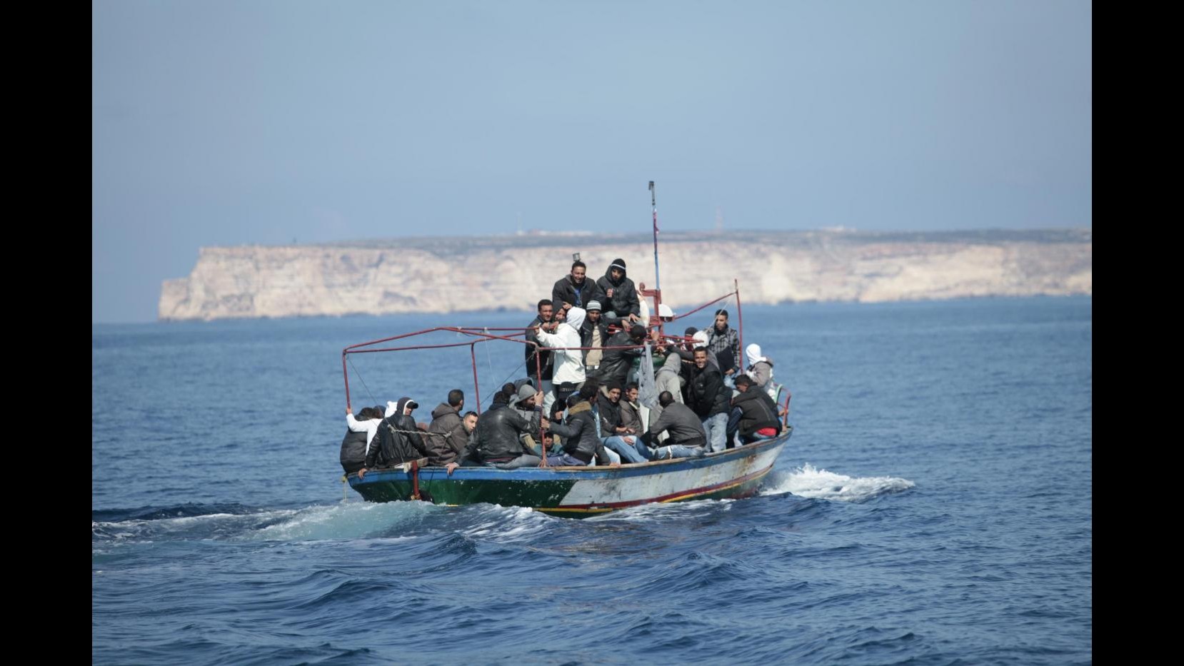 Sbarchi, naufragio in acque libiche: 55 salvati, diverse vittime
