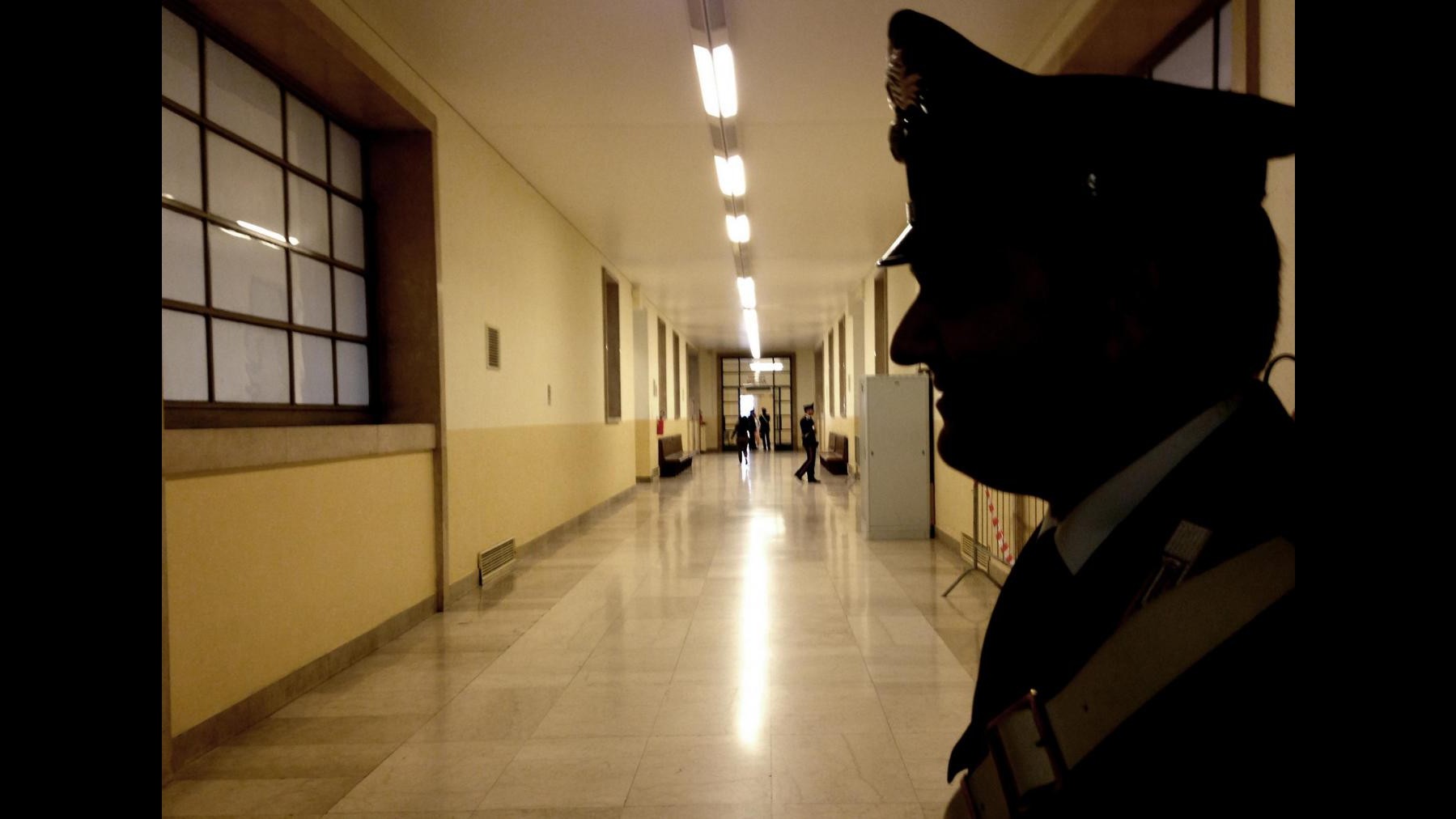 Bologna, uccide la compagna e mette il corpo nel freezer: condannato a 30 anni