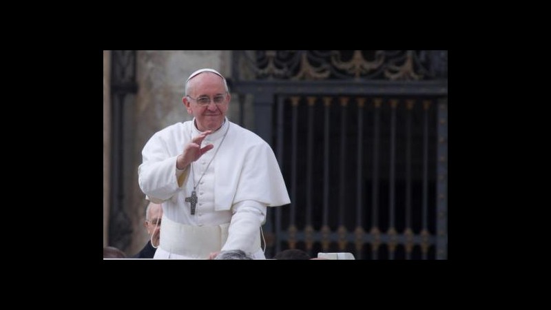 Vaticano, Papa: Chiesa chiamata anche a umiliazione se necessario