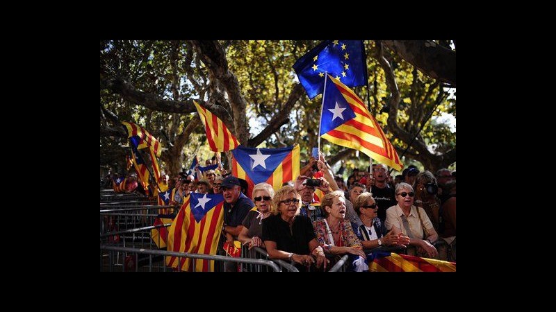 Spagna, da Parlamento Catalognavia libera a referendum indipendenza