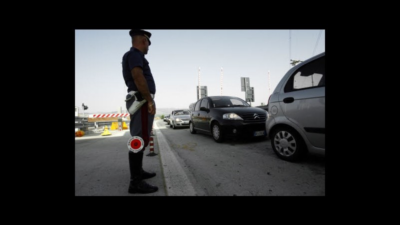 Cagliari, boss latitante si consegna alla polizia stradale