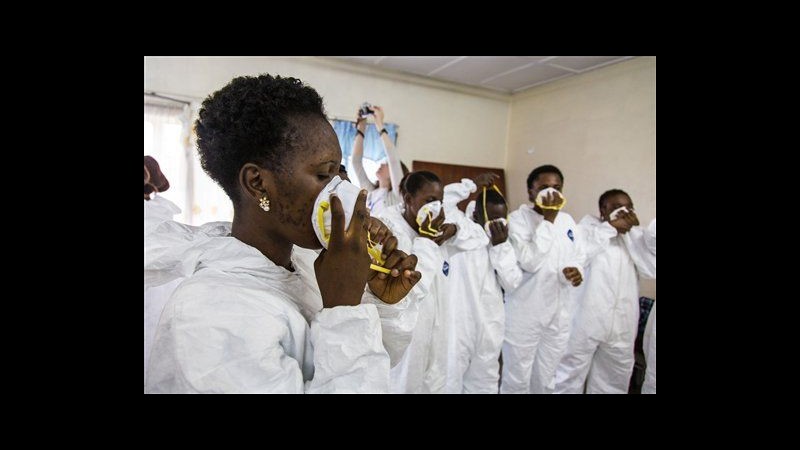 Ebola, popolazione in preda al panico Uccisi operatori volontari in Guinea