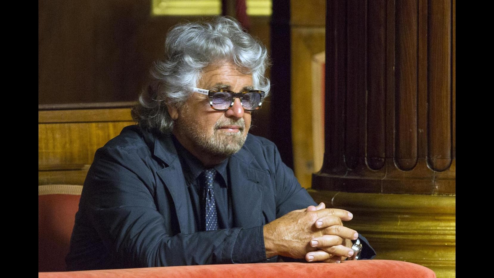 Parlamento, Grillo sul blog insulta Berlusconi: Revocare titolo Cav