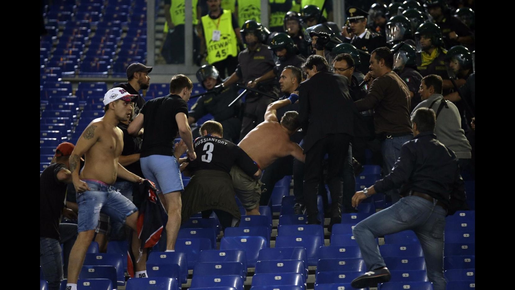 Accoltellato tifoso russo dopo partita Roma-Cska: 3 arresti e 4 Daspo