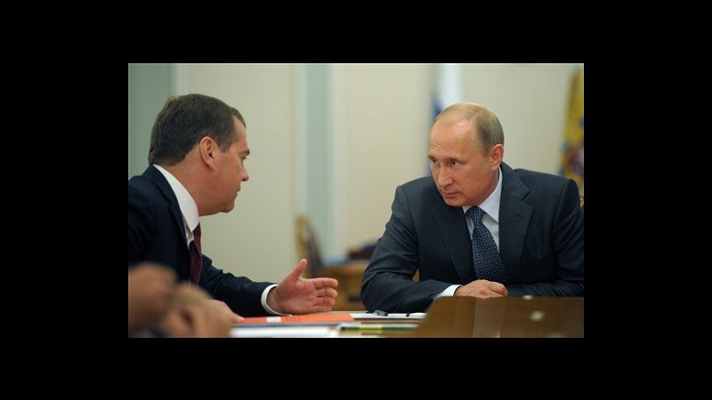 Russia, rublo cade ai minimi storici sul dollaro per timori sanzioni