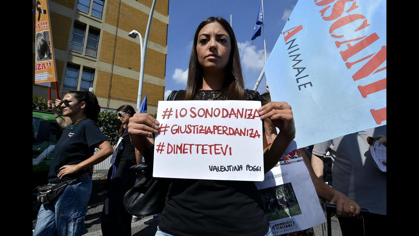 Orsa Daniza, manifestazione degli animalisti al ministero dell’Ambiente VIDEO