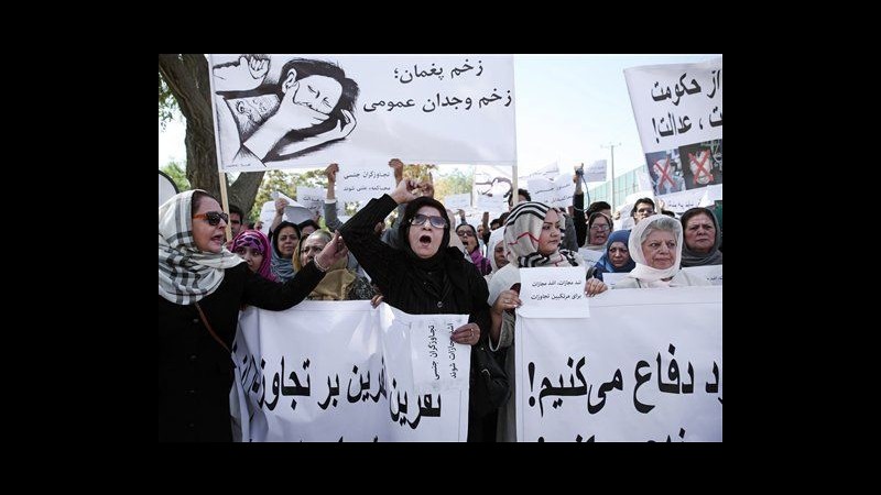 Afghanistan, 5 uomini condannati a morte per rapina e stupro di gruppo