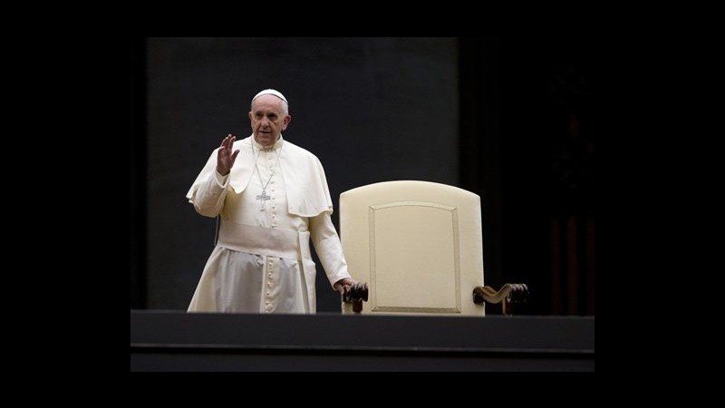 Papa: Ascoltare battiti di questo tempo e angosce degli uomini