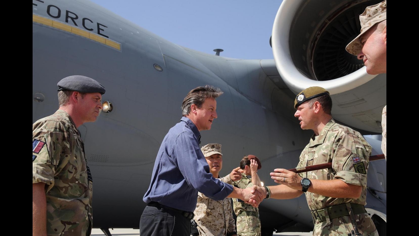 Afghanistan, Cameron a soldati britannici: Siamo orgogliosi di voi