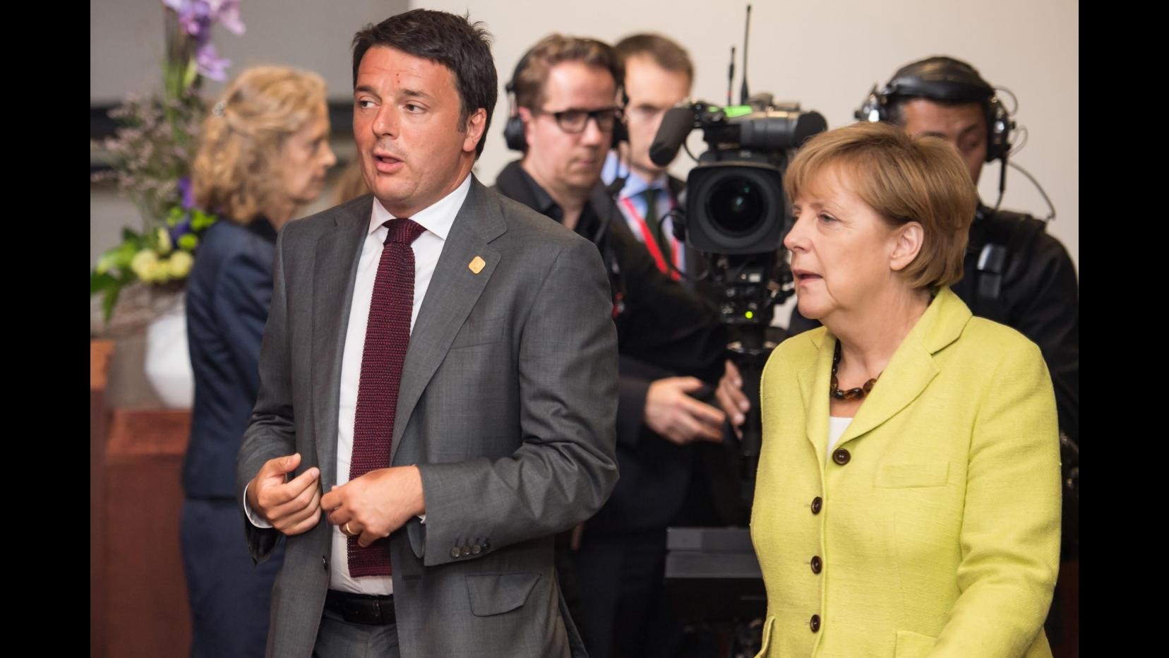 Ue, Renzi: Merkel un modello, ma basta inviti a fare compiti