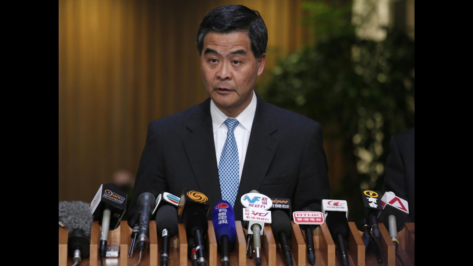 Hong Kong, governatore: Non mi dimetto, sì al dialogo