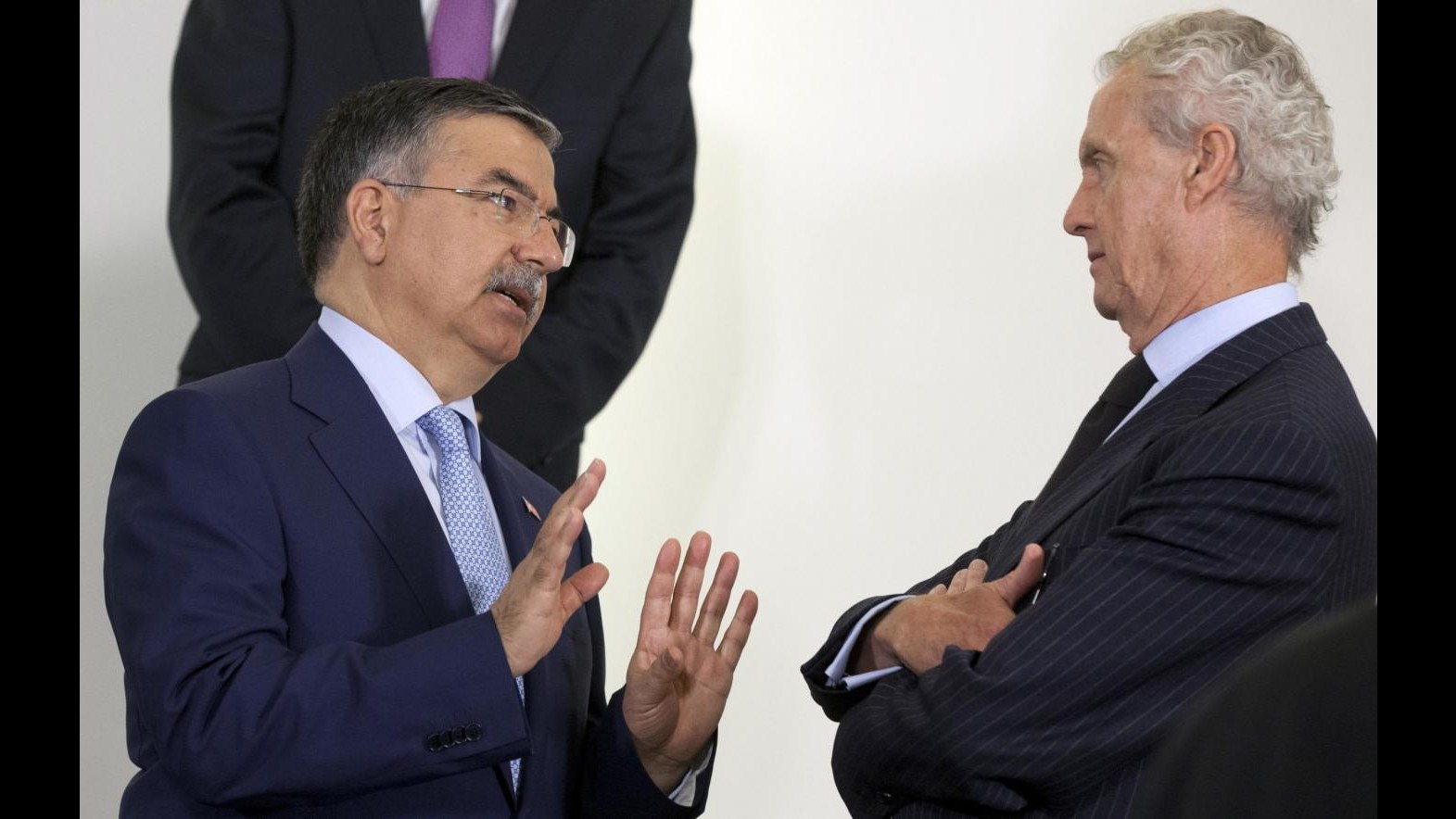Isil, ministro Difesa Turchia: Non aspettatevi alcun passo immediato