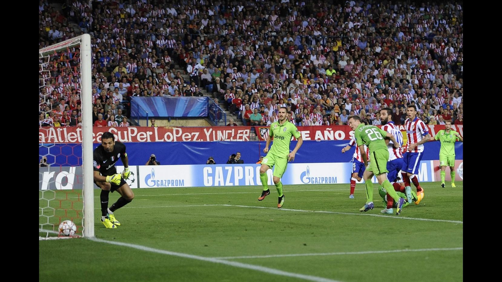 Champions League, Juve ko nella bolgia di Madrid: Arda Turan rilancia l’Atletico