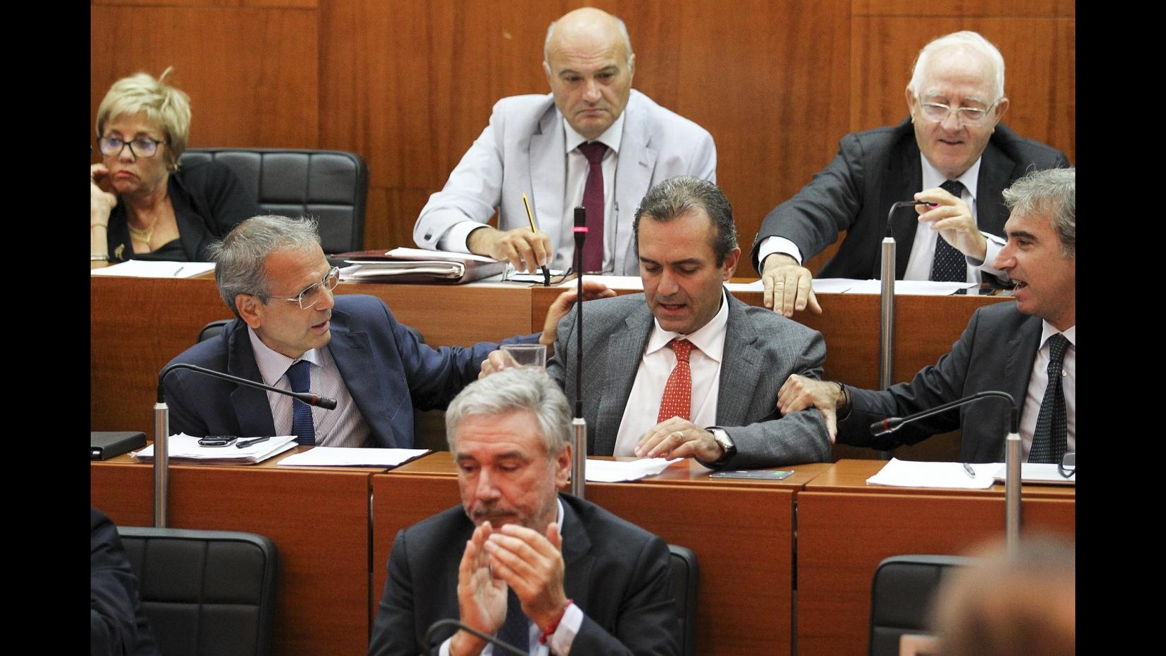 Napoli, Alfano: Prefetto procede oggi a sospensione De Magistris