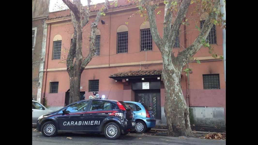 Catania, madre prende a martellate la figlia mentre dorme: arrestata