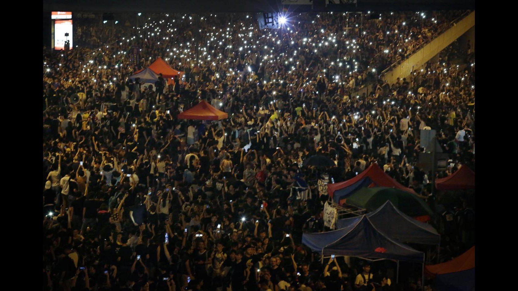Hong Kong, governatore non incontra studenti: attese nuove proteste