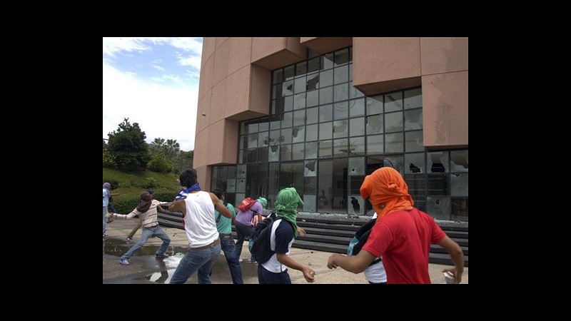 Messico, scomparsi 57 studenti dopo protesta repressa da polizia