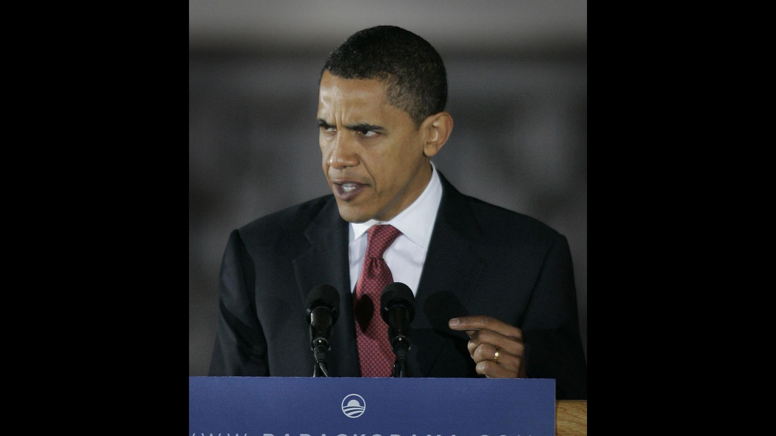 Isil, Obama: Attacchi aerei aiutano Assad, riconosco contraddizione
