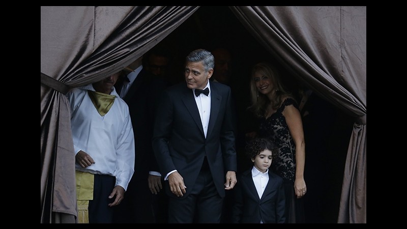 Nozze Clooney, protesta addetti comunali: Meno canali, più Canalis