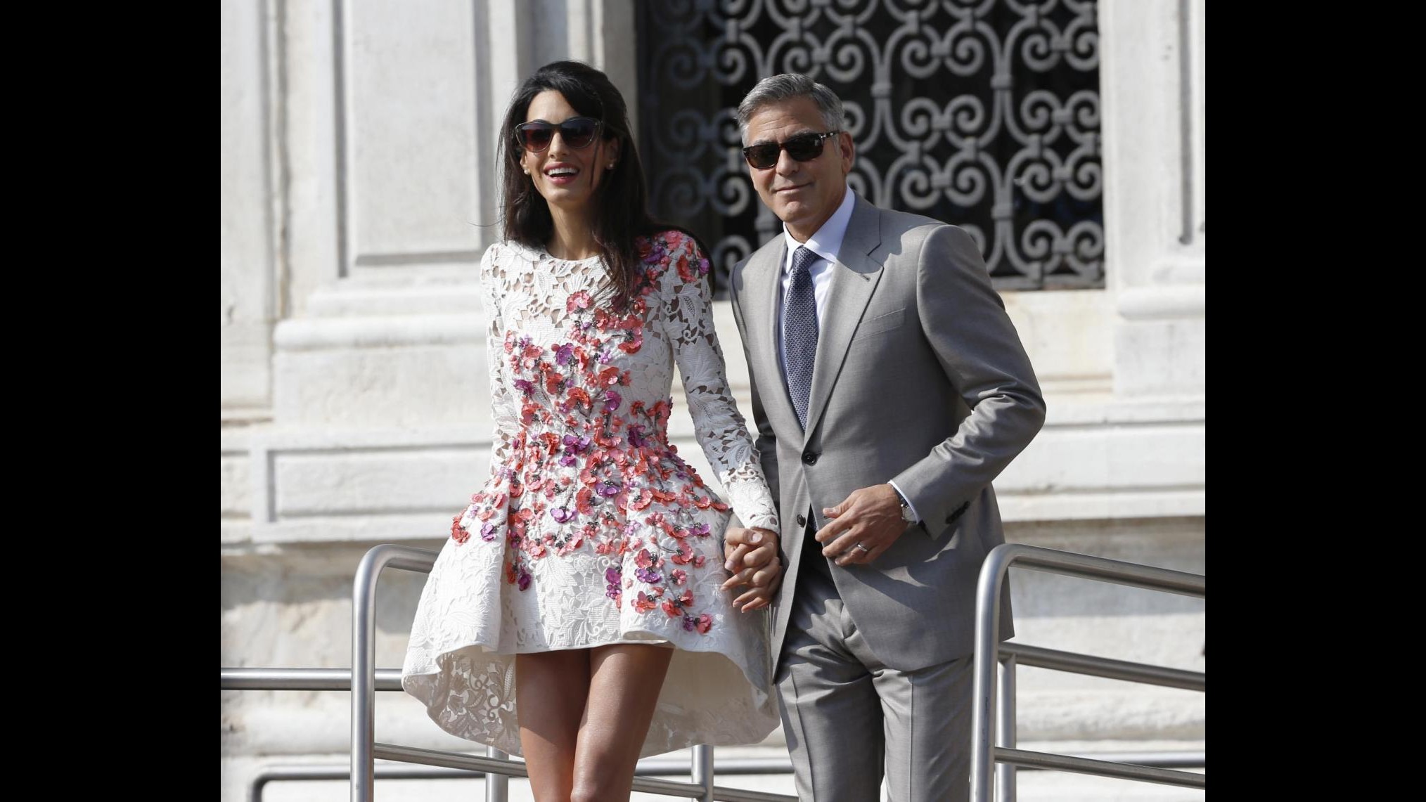Nozze Clooney, primo giorno da novelli sposi per George e Amal ‘in fiore’