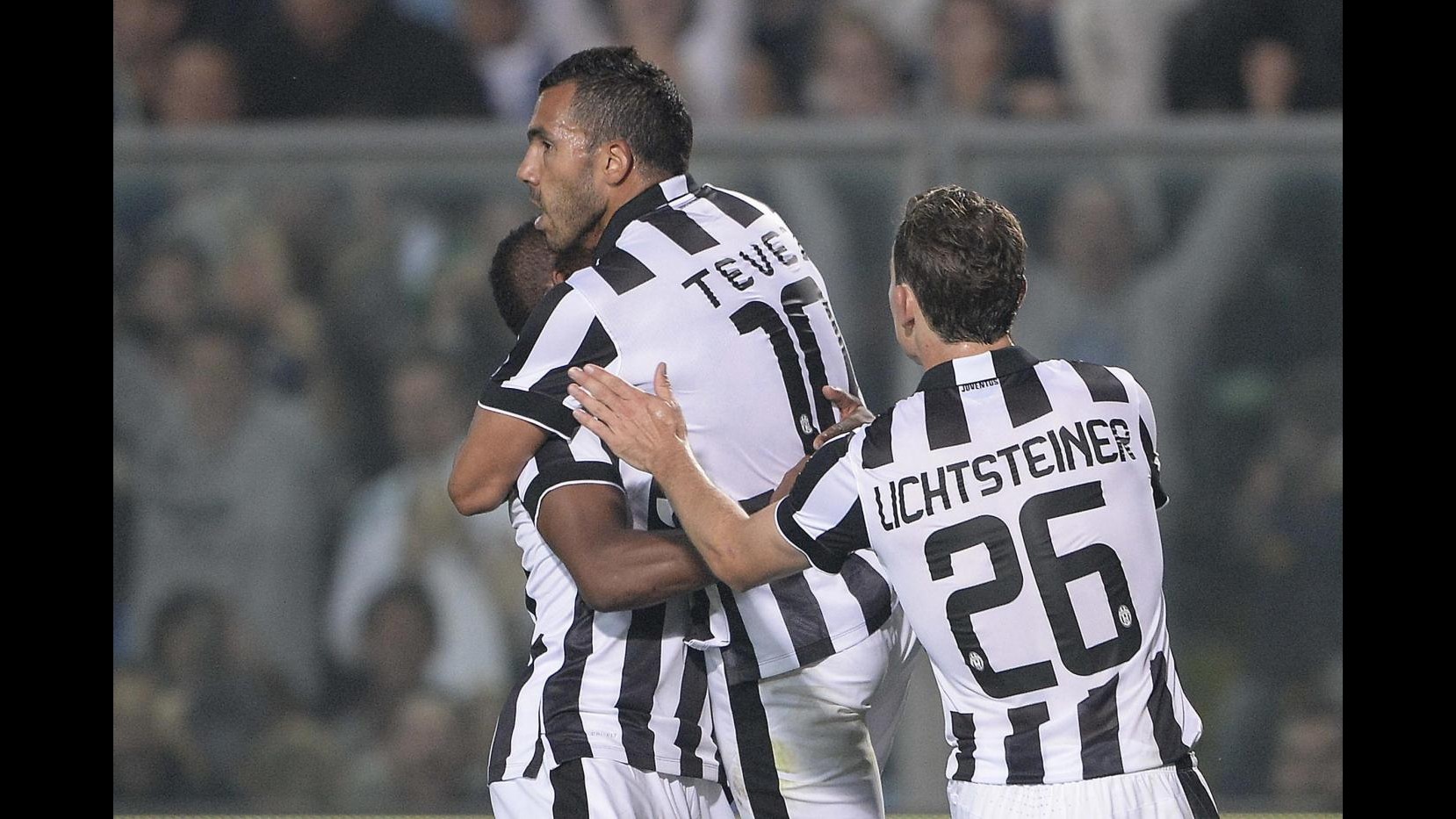 Serie A, Juventus non si ferma: Atalanta ko 3-0, doppio Tevez e Morata. Buffon para rigore