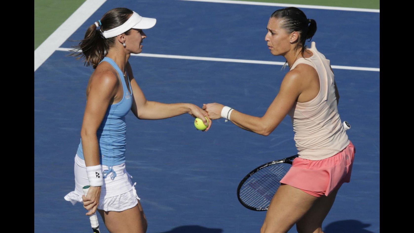 Tennis, Wta Wuhan: Pennetta vince doppio in coppia con la Hingis