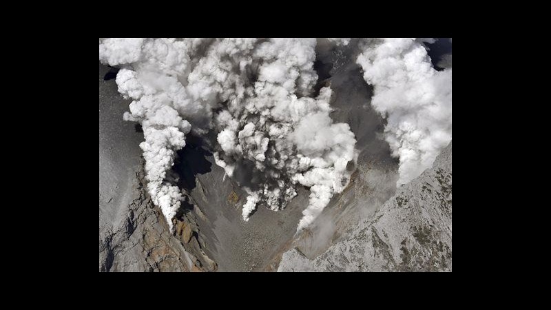 Giappone, erutta vulcano del Monte Ontake: feriti e voli deviati