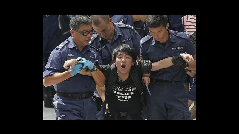 Hong Kong, protesta degli studenti contro la Cina: 29 giovani  feriti, 50 arrestati