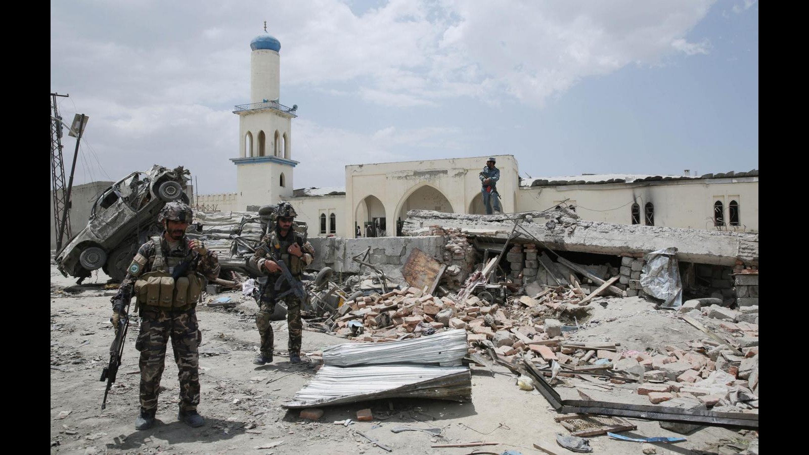 Afghanistan, bomba esplode in mercato di Maimana: un morto, 18 feriti