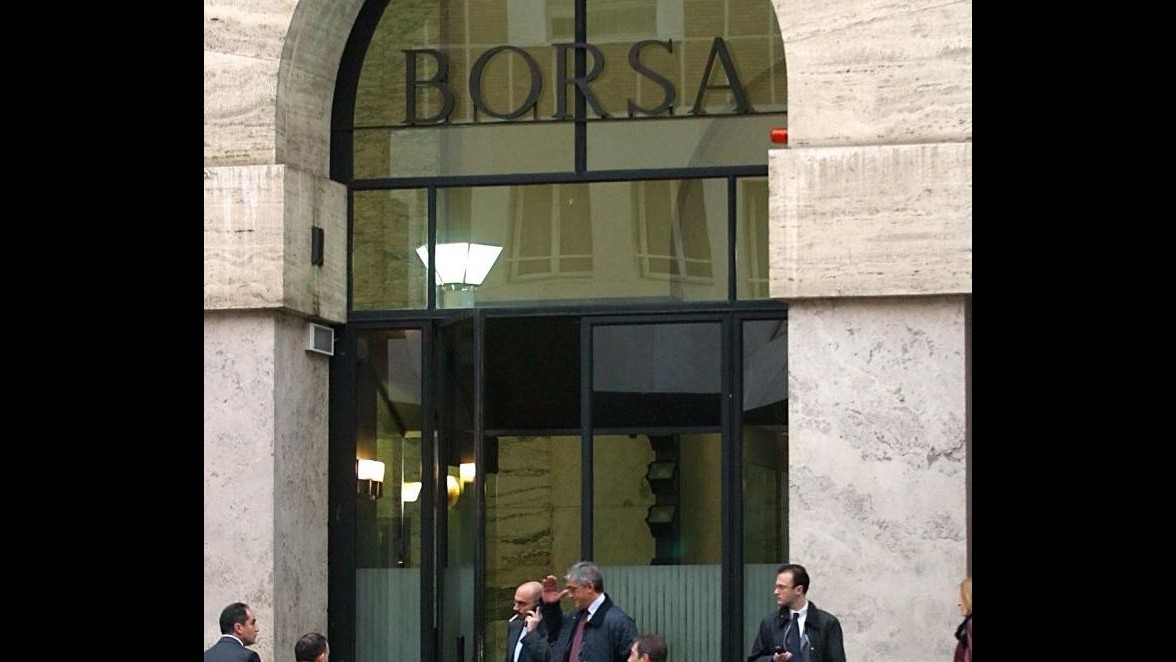 Borsa, Milano precipita a -3,7%, raffica di stop, affonda Mps