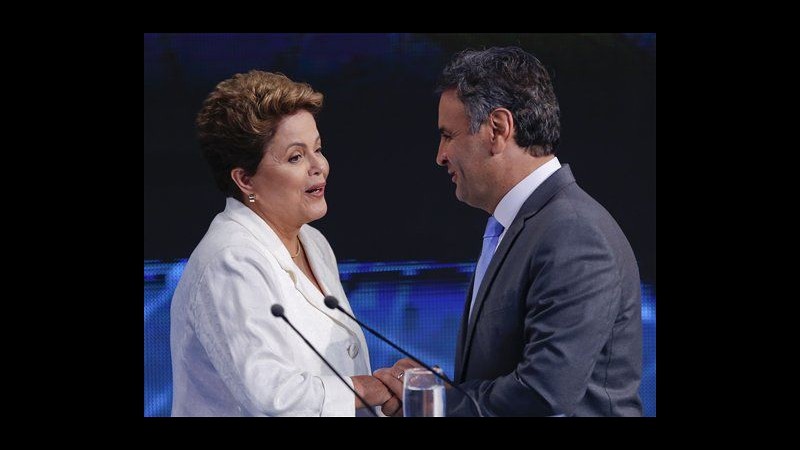 Brasile, sondaggio: Al secondo turno Neves al 51%, Rousseff al 49%