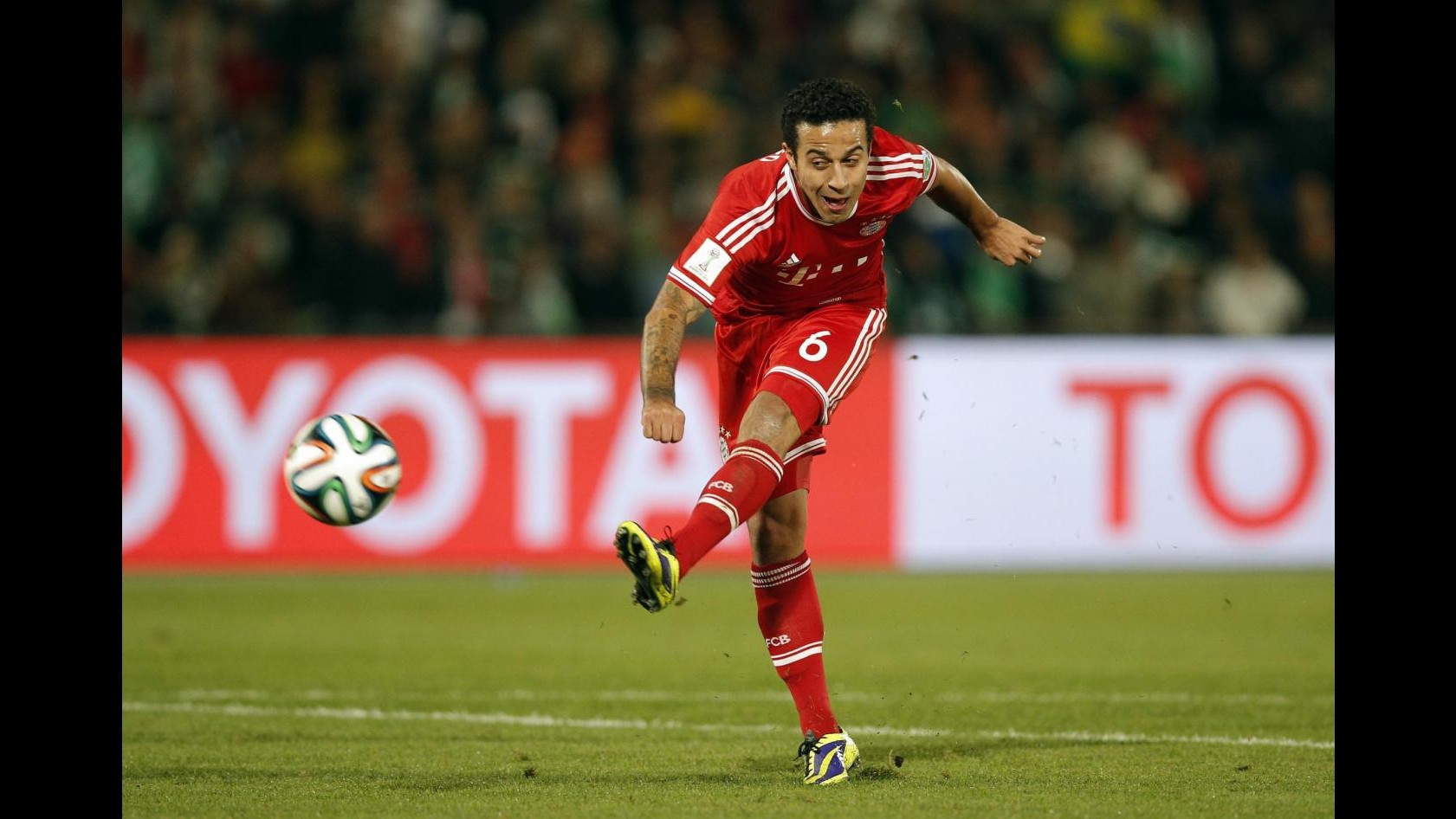Bayern, calvario senza fine per Thiago Alcantara: nuovo crack al ginocchio
