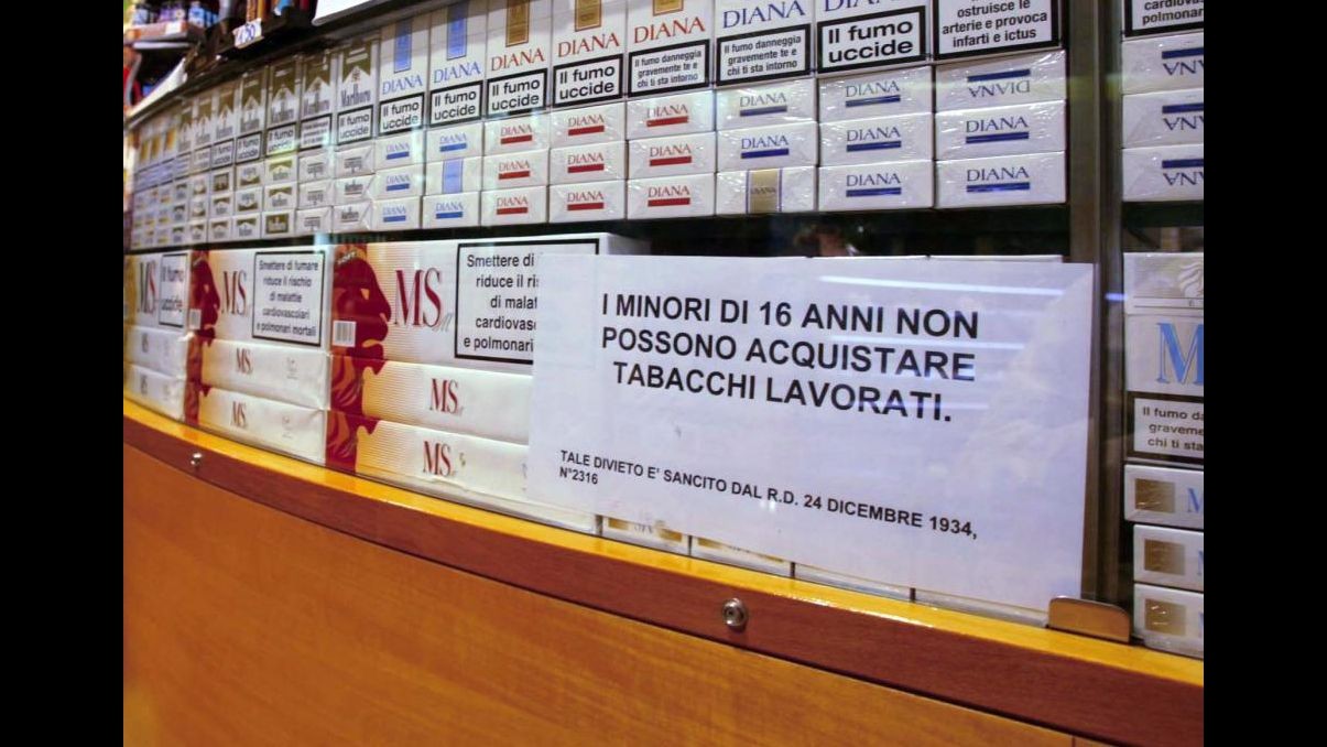 Malaburocrazia a Milano: sposta tabaccheria di 40 metri, attività bloccata