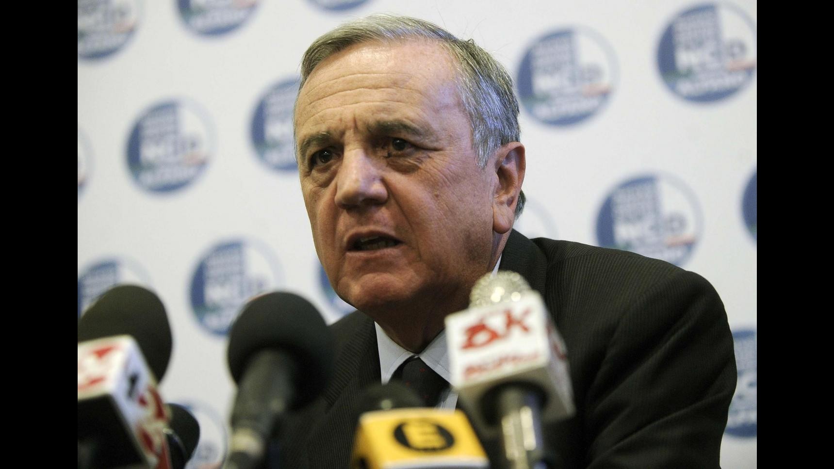 Sacconi (Ncd): Caro Silvio, no alle adozioni gay