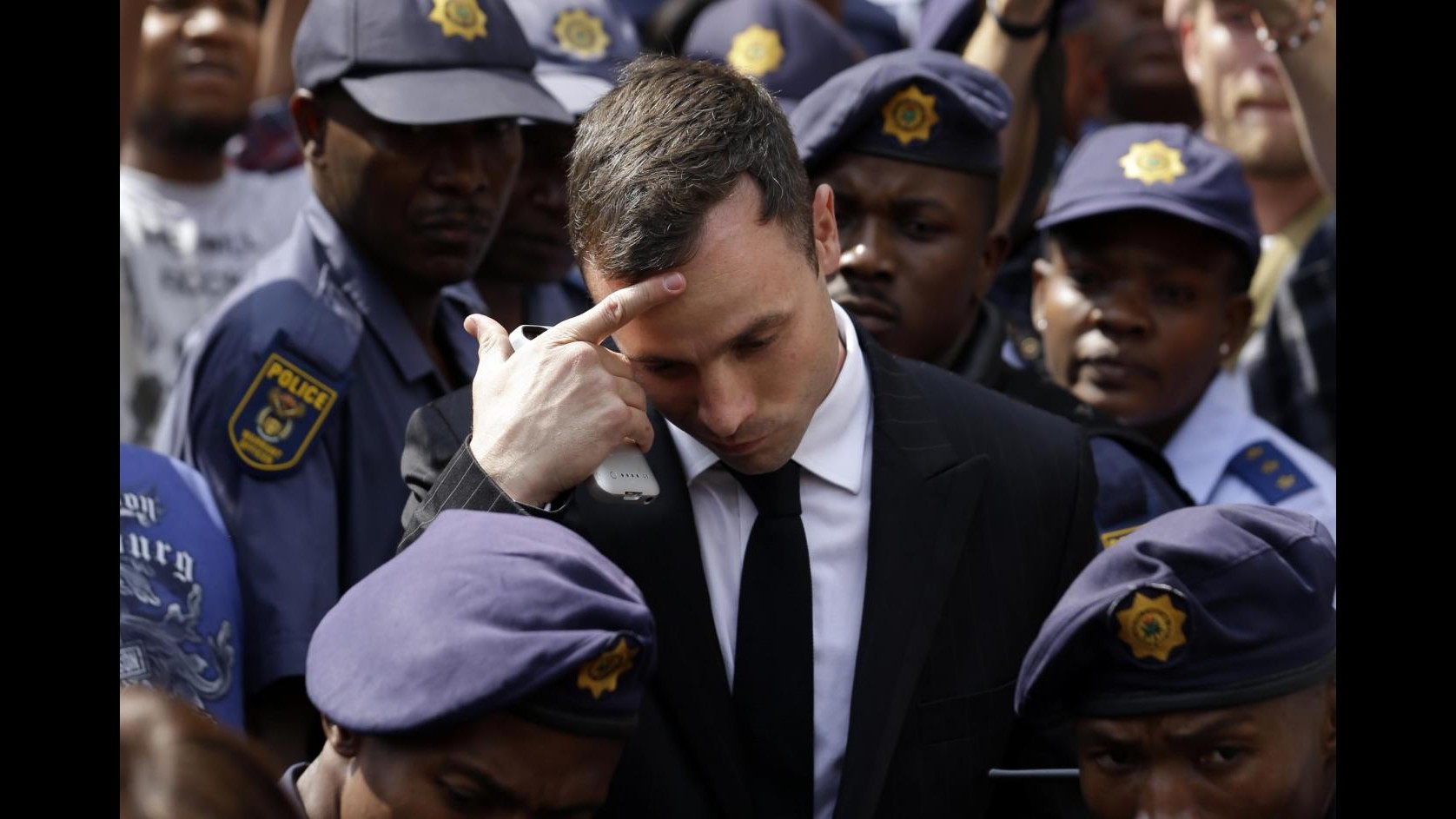 Pistorius, accusa: Offrì 34mila dollari a famiglia fidanzata dopo omicidio