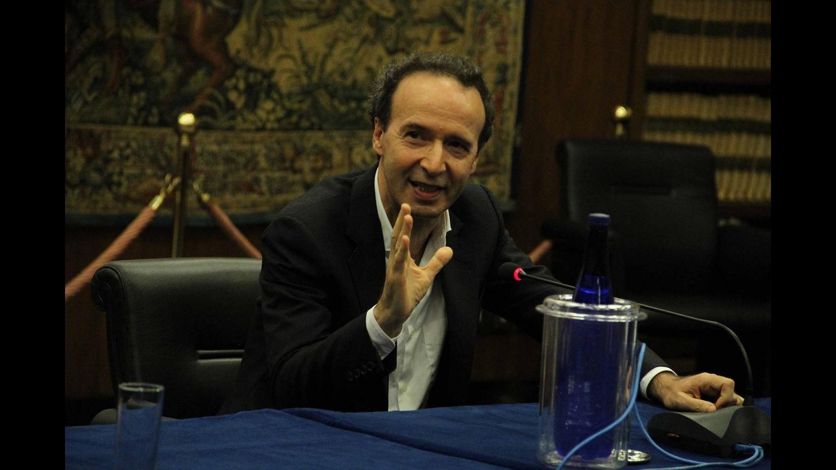 Governo, Benigni: Dopo la Costituzione Renzi metterà mano alla Bibbia?