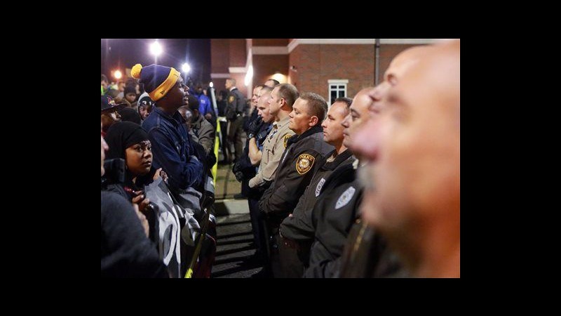 Usa, proteste contro uccisione Michael Brown a St. Louis: 17 arresti