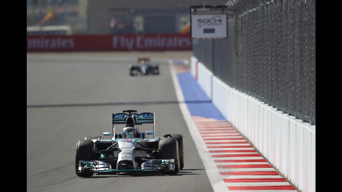 F1, Gp Russia: trionfa Hamilton davanti a Rosberg, Alonso 6°. Mercedes vince titolo costruttori
