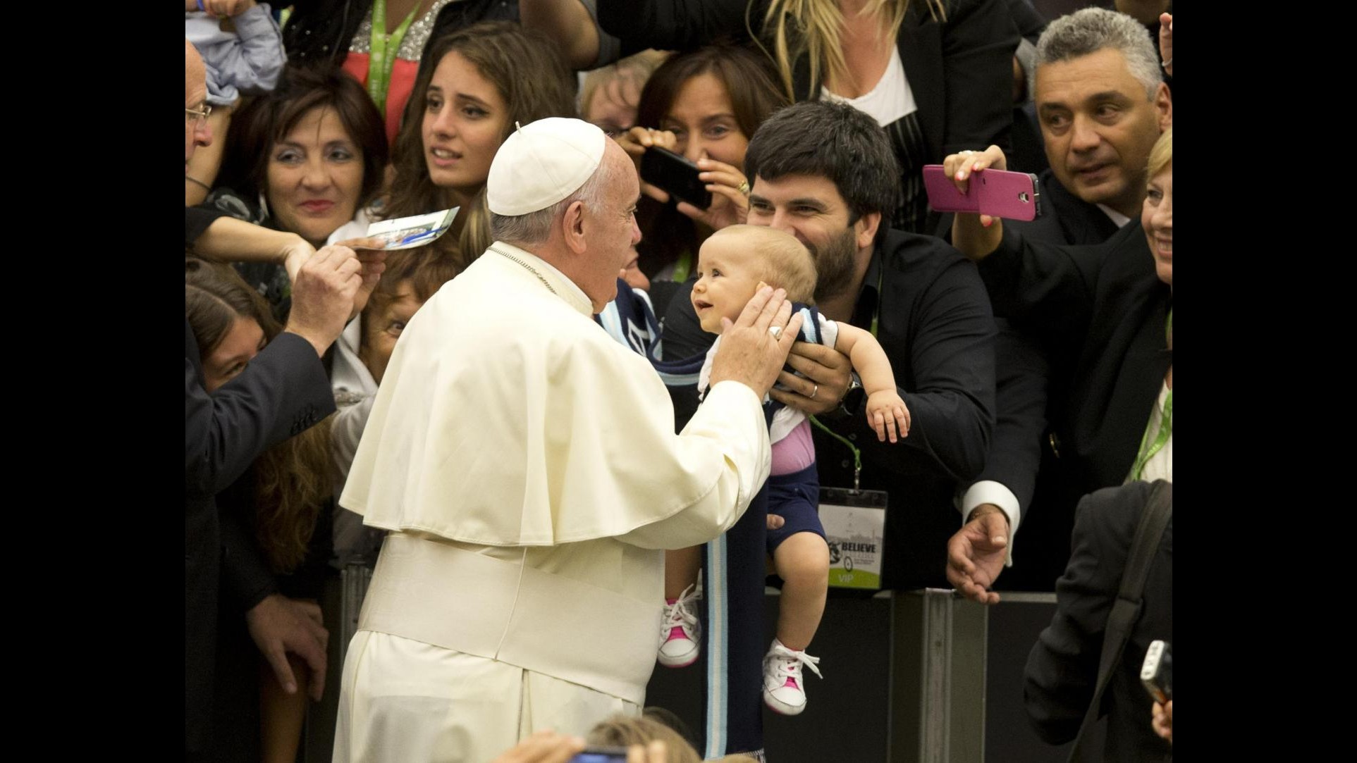 Papa: Aprirci a periferie, non riduciamo regno di Dio a chiesetta