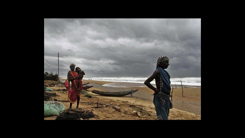 Ciclone Hudhud sferza Andhra Pradesh in India: 2 morti, 400mila evacuati